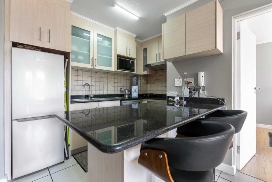 To Let 1 Bedroom Property for Rent in Sea Point Western Cape